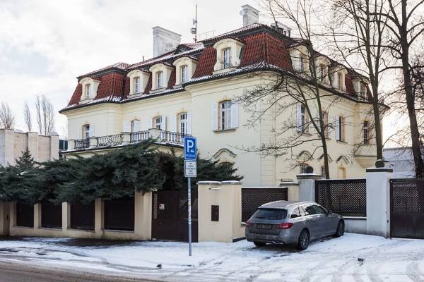 Domy využívané ruskou ambasádou v Praze: Bondyho vila