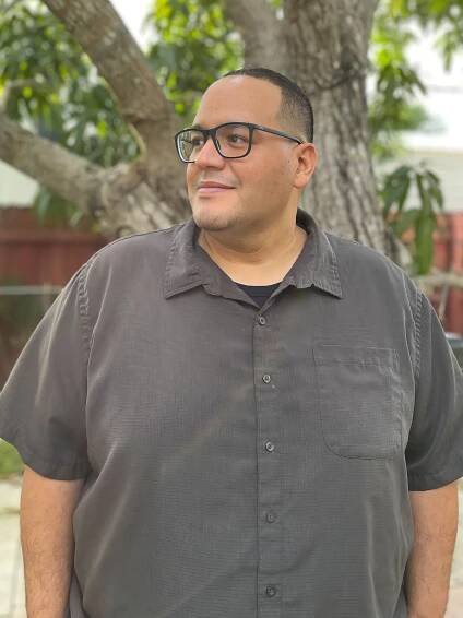 Copy of Copy of Rafael Fernandez Jr 💯 🇩🇴🇵🇷🇺🇸 Host of 2% Globally 🎙 The Latin Babbler Show Founder 🚀 @todowafi latinbabblershow Amplifying 🔊 the #latino community (1080 × 1920 px) (3)