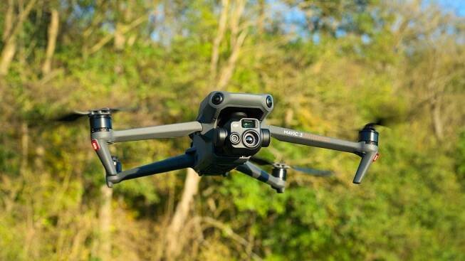 Mavic 3T schaut in die Sonne