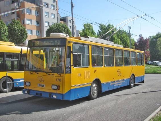 Bez technické poruchy, velkého zájmu cestujících a bez rušivých událostí proběhly ve čtvrtek 1. května jízdy historických vozidel MHD ve Zlíně a Otrokovicích.