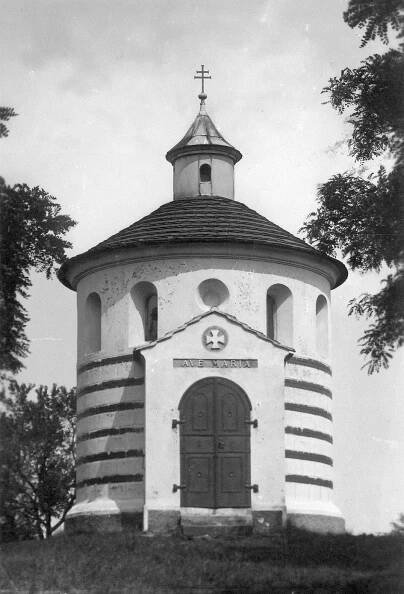 Ves Staňkov, kaple Panny Marie Lurdské; před rokem 1939 (sbírka Pavla Fiedlera).