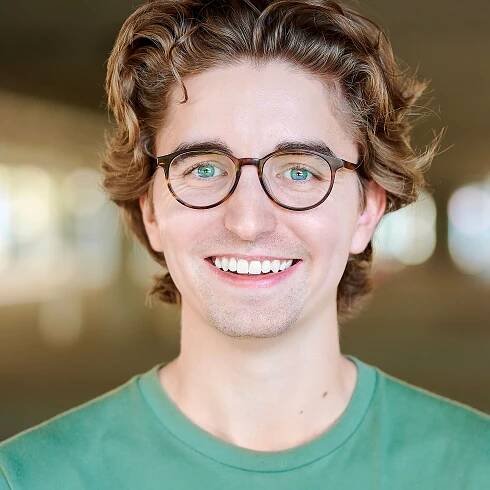 Headshot of Thomas