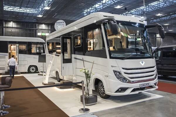 Blue Rent s jedenáctimetrovým Concordem na podvozku Actros | BVV CZ