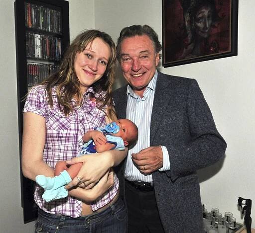 Dítě je na cestě a Karel Gott se raduje! I když tím přichází o důležitou ženu v životě