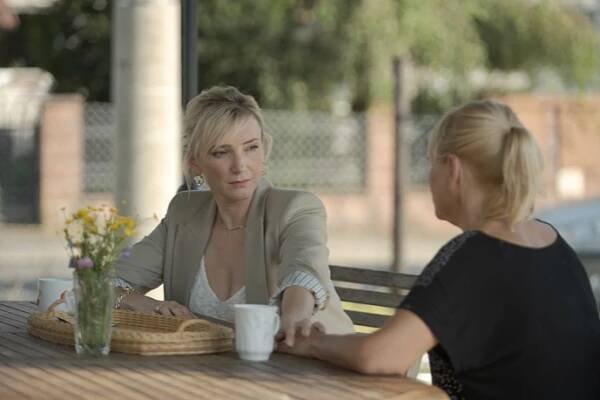 FOTO: Alexandra Borbély ve snímku Chica Checa. – stránka 6