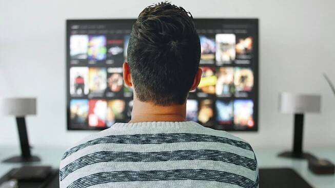7 triků, jak ušetřit za příjem televize v roce 2025