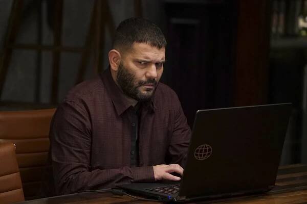 Skandál - A Traitor Among Us - Z filmu - Guillermo Díaz