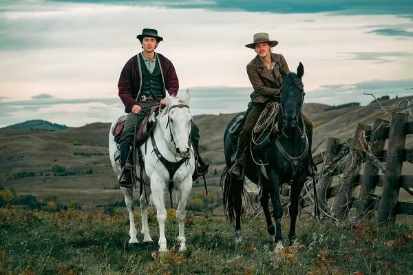 Billy the Kid - Co je v domě... - Z filmu - Tom Blyth, Daniel Webber