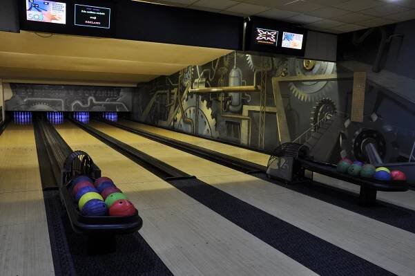 Bowling v továrně foto 3