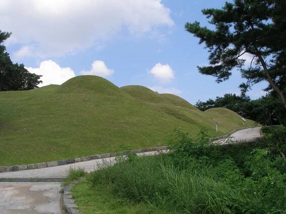 Royal Tombs in Songsan-ri
