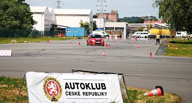 SLALOMOVÁ AKADEMIE PRO NOVÉ ZÁJEMCE O AUTOMOBILOVÝ SPORT - Začínáme s motorsportem