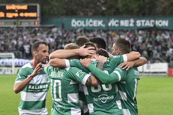 Dva góly v závěru zachránili fotbalistům Bohemians bod proti Karviné, Pardubice remizovaly s Libercem
