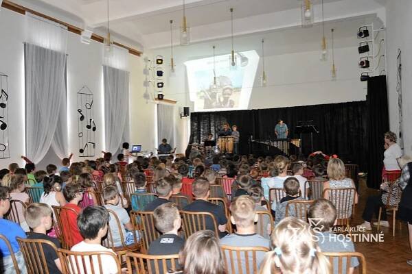 Koncert ZUŠ Hostinné "Vůně dálek" - Základní škola Karla Klíče Hostinné