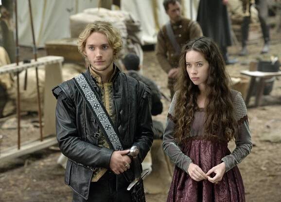 Království - Mor - Z filmu - Toby Regbo, Anna Popplewell