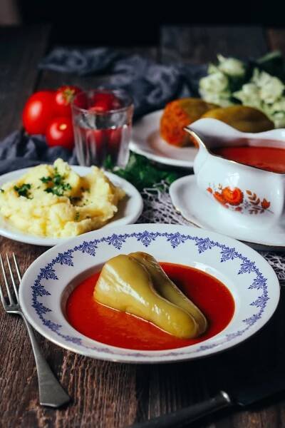 Plnená paprika s paradajkovou omáčkou - recept od Coolinári | food blog