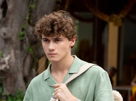 'White Lotus' Star Sam Nivola on That Incest Scene With Patrick Schwarzenegger & Lochlan's Future