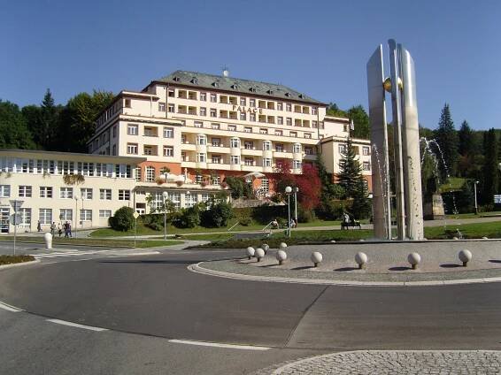 Luhačovice - centrum města a začátek lázeňské promenády