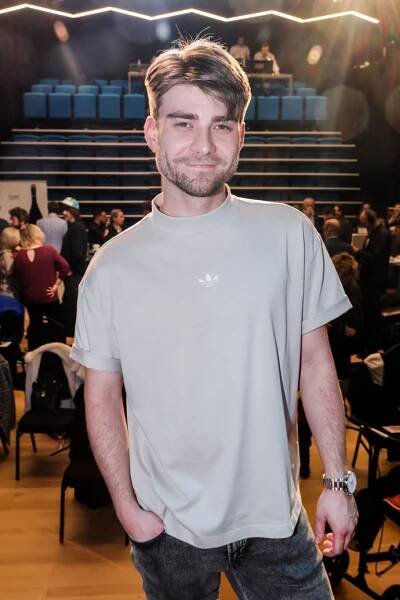 Marek Lambora dospěl v muže a aktuálně působí například v muzikálech Hudebního divadla Karlín. 