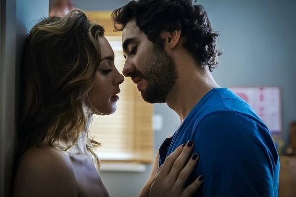 Dámský podnik - Série 2 - Pirataria - Z filmu - Juliana Schalch, Gabriel Godoy