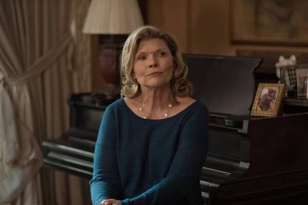 Mozart in the Jungle - Now, Fortissimo! - Z filmu - Debra Monk