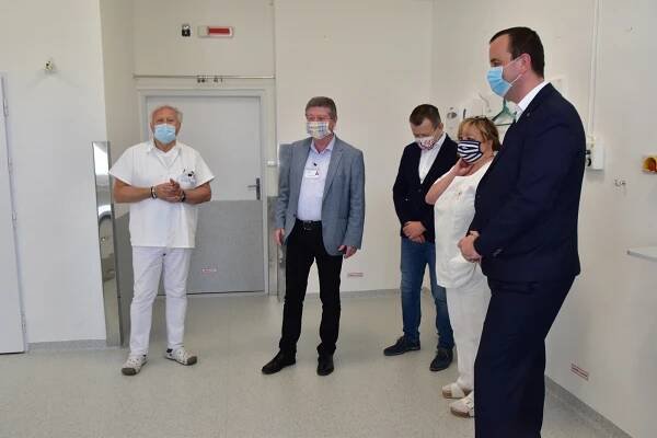 Novinka v hodonínské nemocnici umožňuje dlouhé snímky páteře