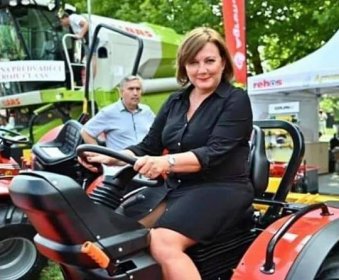 Jak se baví internet: Traktory k lepší dopravě v Praze | Pravý prostor