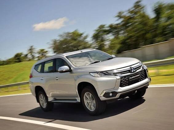 Mitsubishi představilo Pajero Sport. Sedmimístné SUV se začne prodávat na podzim