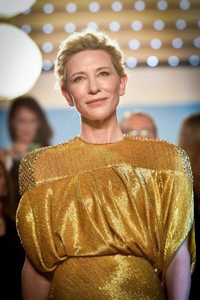 Cate Blanchett a Selena Gomez v Cannes zářily štěstím. Jejich bláznivé komedie si vysloužily ovace vestoje