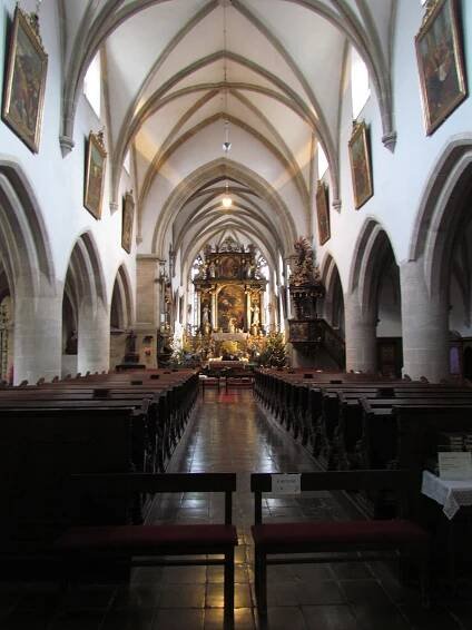 Hlavní loď kostela
