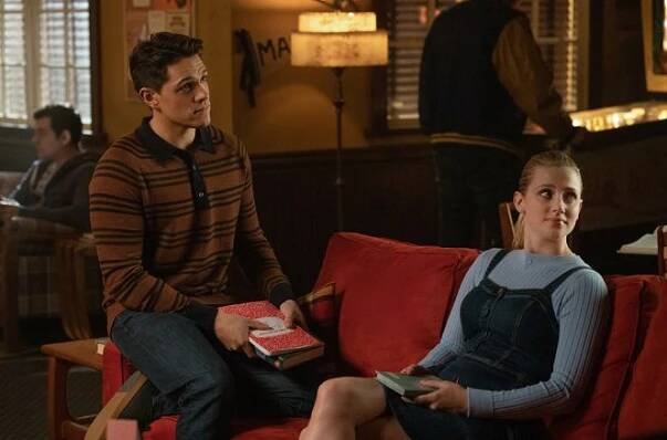Riverdale - Kapitola 75: „Lynchovina“ - Z filmu - Casey Cott, Lili Reinhart