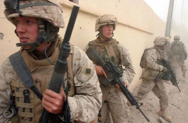 Soubor:USMC in Operation Steel Curtain.jpg – Wikipedie