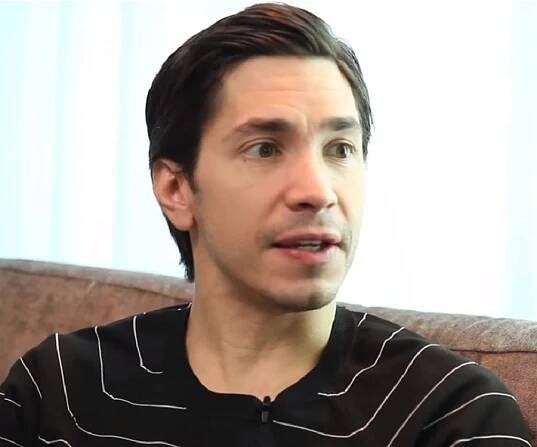 Justin Long Biography - Facts, Childhood, Family Life & Achievements