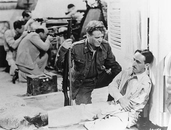 O.H.M.S. - Z filmu - Wallace Ford
