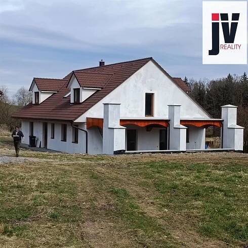 Prodej jedinečné usedlosti v osadě Luh u Horšic, 6+kk, dílna, garáž, 1500m2, PJ | JV reality