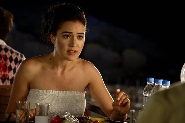 Aşk Tutulması - Z filmu - Fahriye Evcen