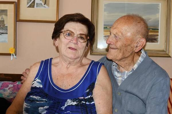 Stoletý Ústečan Karel Frank miluje rajčata, chléb se sádlem a koloběžky