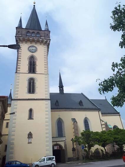 Soubor:Kostel sv. Jana Křtitele, Dvůr Králové nad Labem 03.jpg – Wikipedie