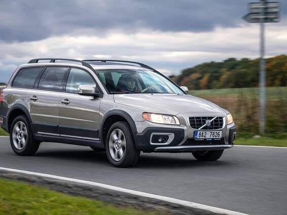 Ojeté Volvo XC70 II: Co kdybych musel jet po poli...