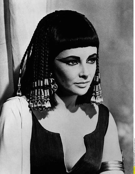 Elizabeth Taylor jako Kleopatra