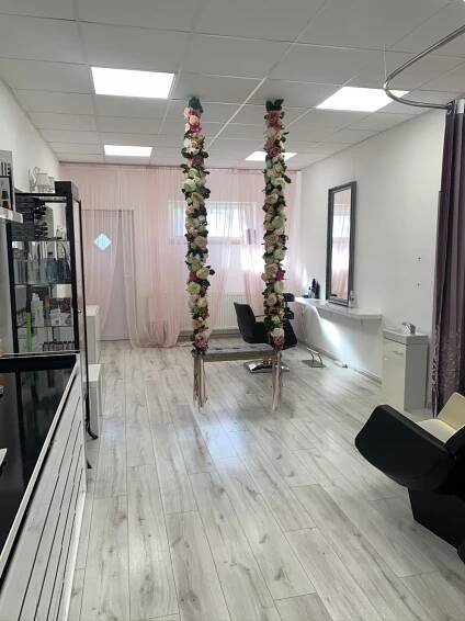 Salón Krásy GLAMOUR | Salon Detail | Redken