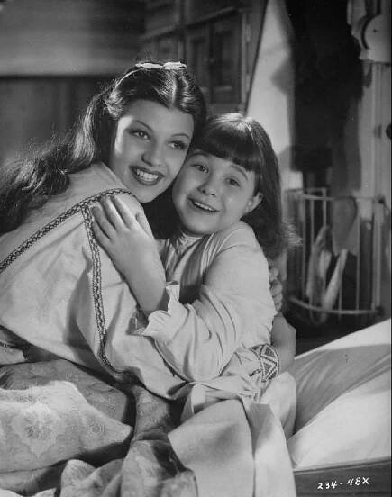 FOTO: Jane Withers si zahrála po boku Rity Hayworth. – stránka 29