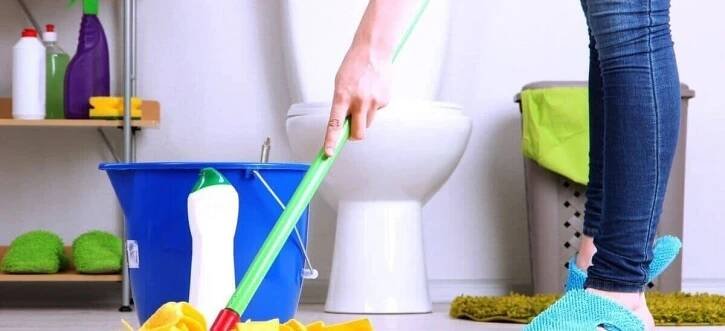 Úklid koupelny bez chemie. Pomůže čaj, ocet nebo jedlá soda