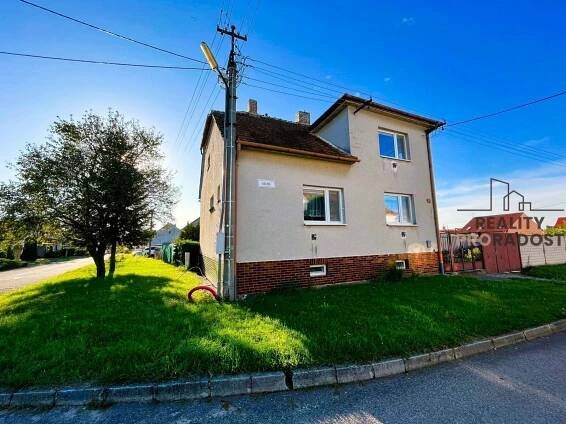 Prodej dvoupatrový rodinný dům 5+1 se zahradou, obec Lužice, obrázek č. 2