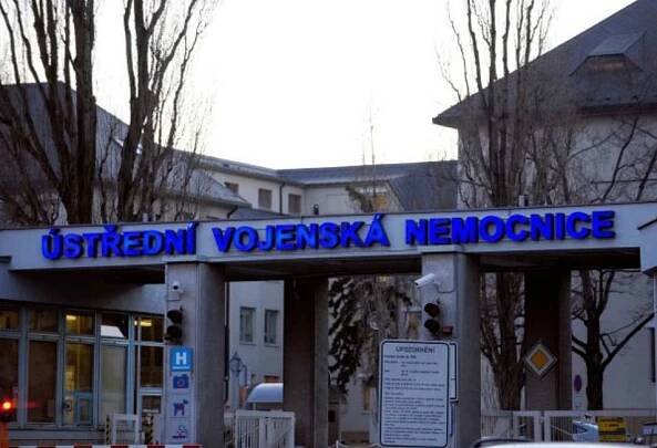 Pražské nemocnice vítají 24hodinové služby personálu. Někde vypomohou externisté