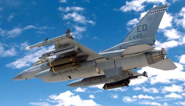 The top 10 most popular fighter jets 2025