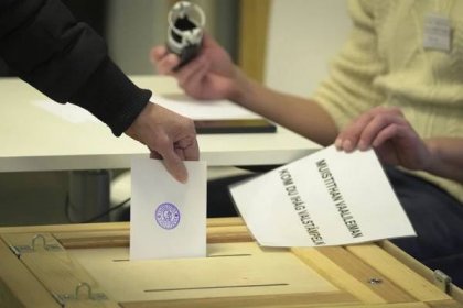Finové začali volit prezidenta, v prvním kole se nečeká konečný vítěz - České Zprávy