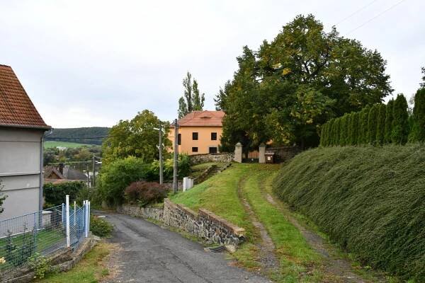 Prackovice nad Labem | Detail hřbitova | Databáze historických hřbitovů