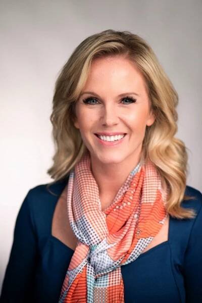 Headshot of Anna Phillips, Founder and CIO of The Lash Lounge