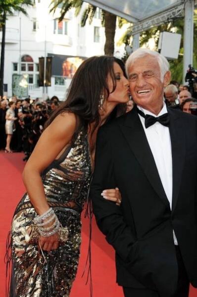 Jean-Paul Belmondo dal kopačky přítelkyni, která ho okrádala
