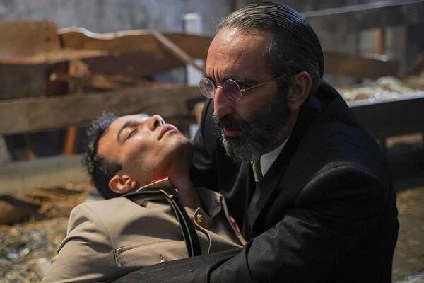 Aziz - Episode 1 - Z filmu - Fırat Tanış